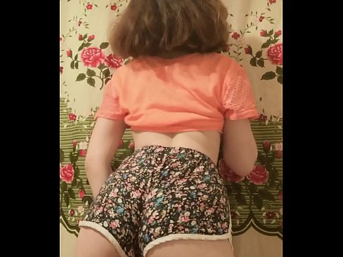 ❤️ 性感的年轻宝贝在镜头前脱下她的短裤 ️❌ Beautiful porn❌️❤