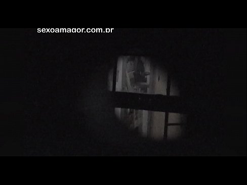 ❤️ 金发女郎被隐藏在空心砖后面的邻居偷窥者偷偷录影 ️❌ Beautiful porn❌️❤